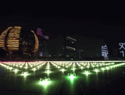 无人机编队灯光秀遇上兰蔻