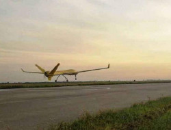 国产新型无人预警机首飞，可探测F-22，并充当大