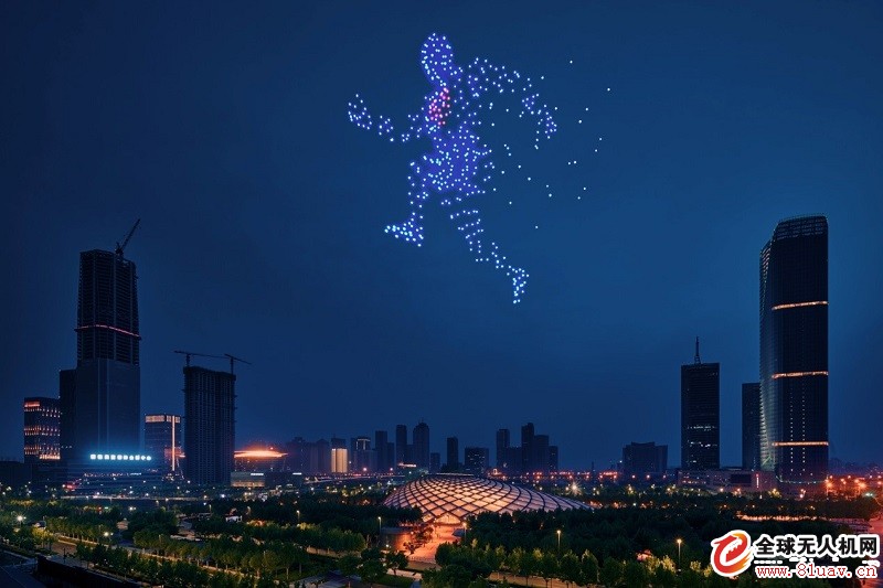 一飞500架次无人机集群3D穿越大戏,燃爆天津智能之夜