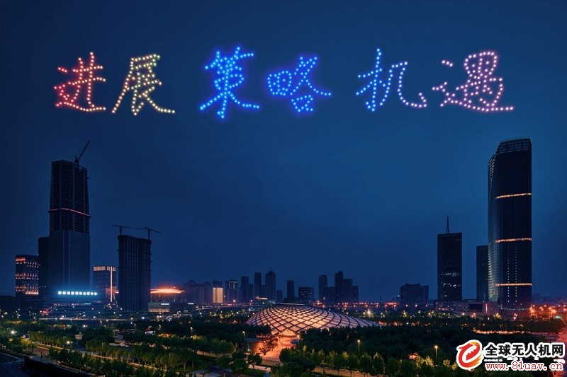 一飞500架次无人机集群3D穿越大戏,燃爆天津智能之夜